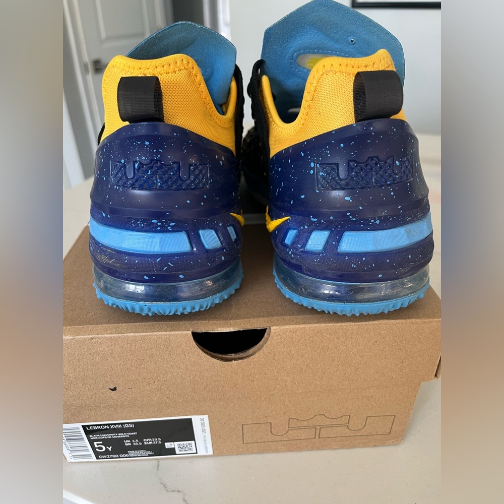 Youth LeBron XVIII-Size worn twice!!!!!!